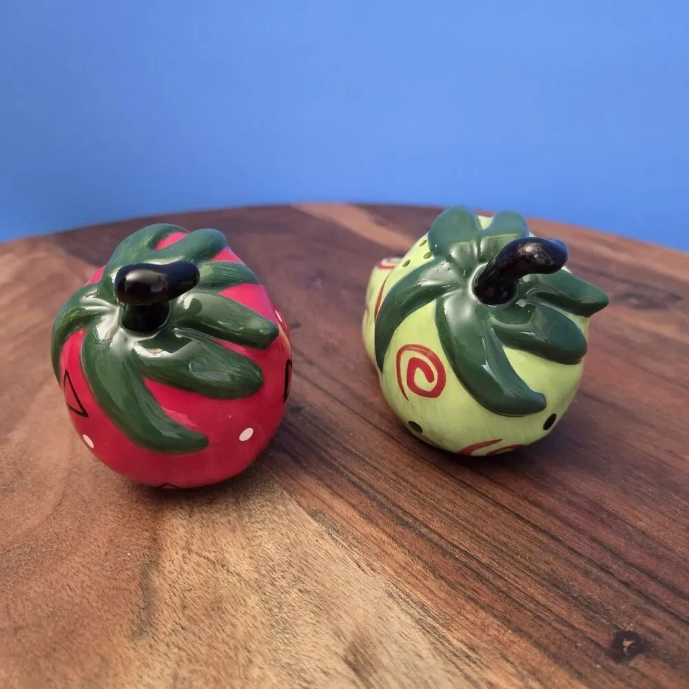 VTG Ceramic Hot Chile Peppers Salt and Pepper Shakers Novelty Set Red Lime Green